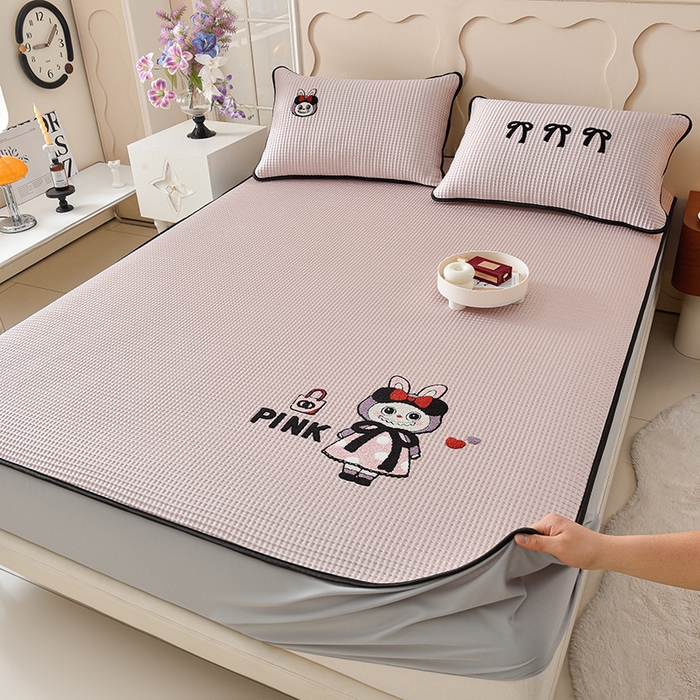 91家纺网 家纺一手货源 找家纺 炫拼  2025新款A类凉豆豆华夫格卡通绣花床笠款三件套 名媛兔