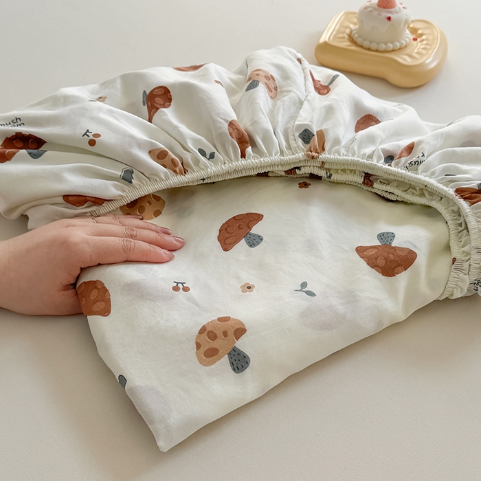 91家纺网 家纺一手货源 找家纺 十一家居 2025新款ins韩系卡通印花亲肤水洗棉床笠 焦糖蘑菇