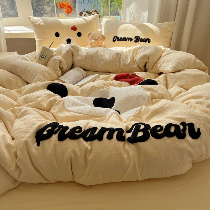 91家纺网 家纺一手货源 找家纺 顾里家纺 2025新款甜系表情包云朵棉毛巾绣四件套 梦想熊