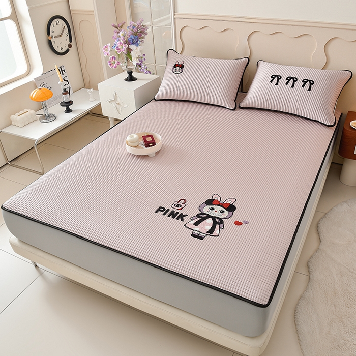 91家纺网 家纺一手货源 找家纺 炫拼  2025新款A类凉豆豆华夫格卡通绣花床笠款三件套 名媛兔