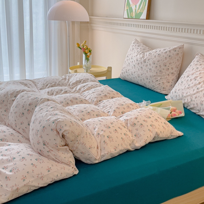 91家纺网 家纺一手货源 找家纺 伊嫚家居 新款日式新品全棉针织棉A类活性印花四件套天竺棉小碎花复古亲肤被罩床笠款套件 海棠粉香妃