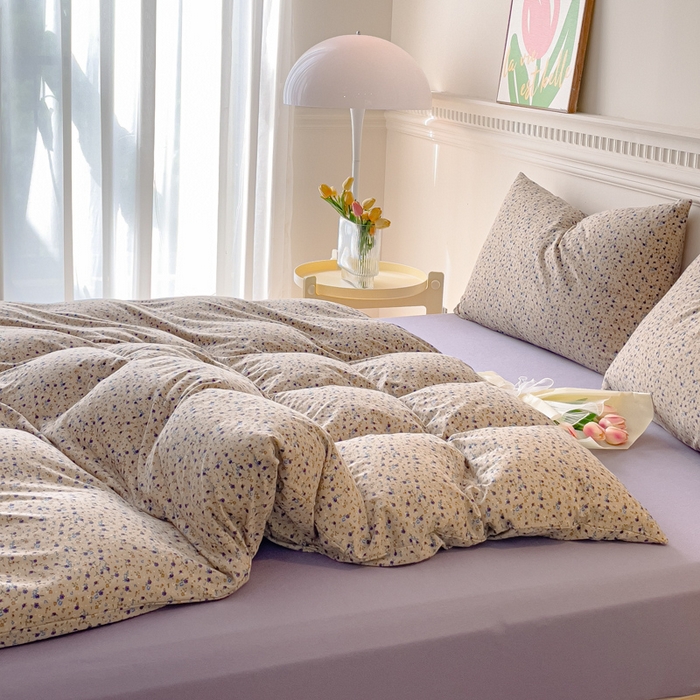 91家纺网 家纺一手货源 找家纺 伊嫚家居 新款日式新品全棉针织棉A类活性印花四件套天竺棉小碎花复古亲肤被罩床笠款套件 紫黛花语