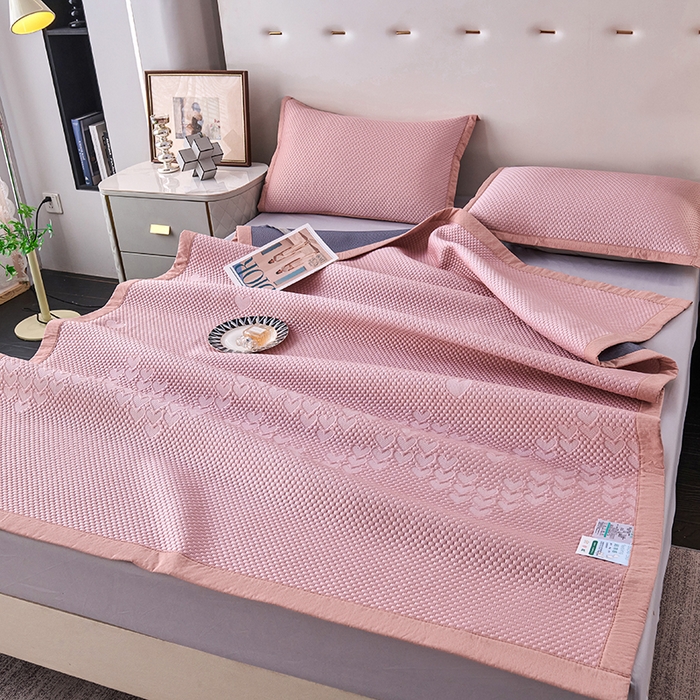 91家纺网 家纺一手货源 找家纺 尚品凤凰2025新款凉感床裙渐变色豆豆席床裙凉席直角席 凉席席子 爱心直角  粉