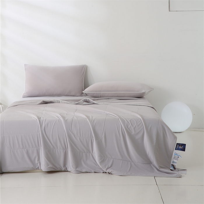 91家纺网 家纺一手货源 找家纺 小禹仔 2025新款母婴级水洗硅胶夏被夏凉被子被芯 浅灰