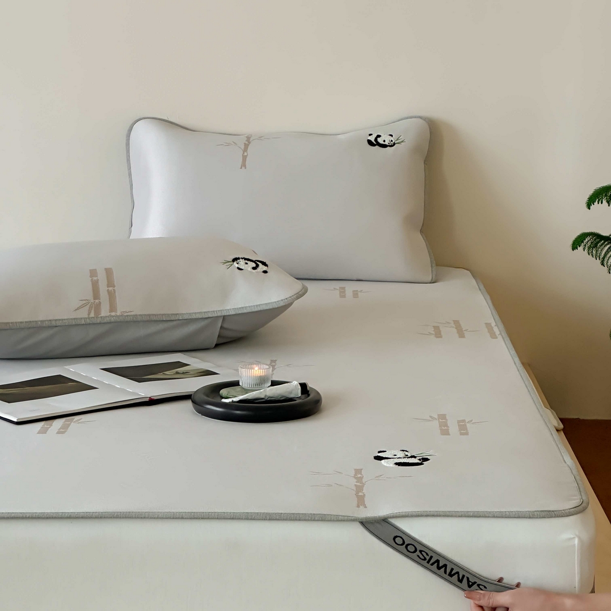 91家纺网 家纺一手货源 找家纺 2025新款抗菌防螨熊猫系列毛巾绣提花冰丝养生席-终版 熊猫高升床席