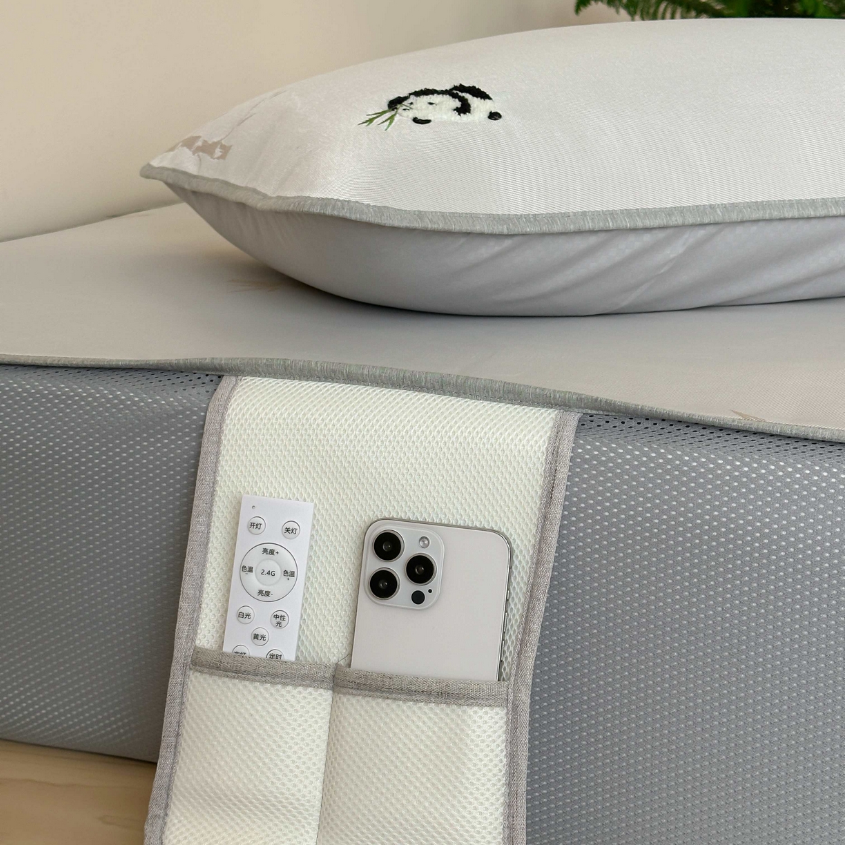 91家纺网 家纺一手货源 找家纺 2025新款抗菌防螨熊猫系列毛巾绣提花冰丝养生席-终版 熊猫高升 床笠