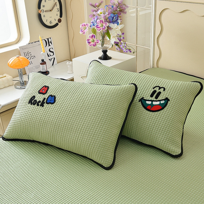 91家纺网 家纺一手货源 找家纺 炫拼  2025新款A类凉豆豆华夫格卡通绣花床笠款三件套 最靓的树