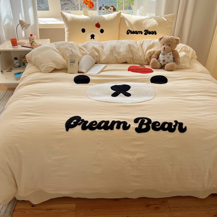 91家纺网 家纺一手货源 找家纺 顾里家纺 2025新款甜系表情包云朵棉毛巾绣四件套 梦想熊