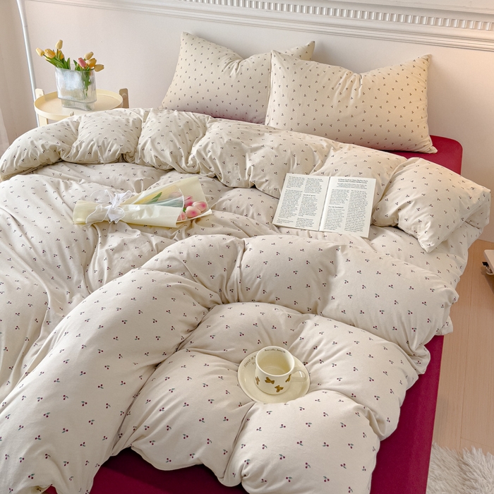 91家纺网 家纺一手货源 找家纺 伊嫚家居 新款日式新品全棉针织棉A类活性印花四件套天竺棉小碎花复古亲肤被罩床笠款套件 恋恋小樱桃