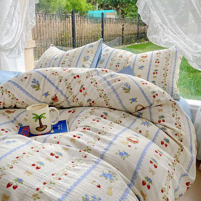 91家纺网 家纺一手货源 找家纺 王朝国际 2025新款直播热款有氧提花有氧双层纱碎花单被套 蕾丝草莓