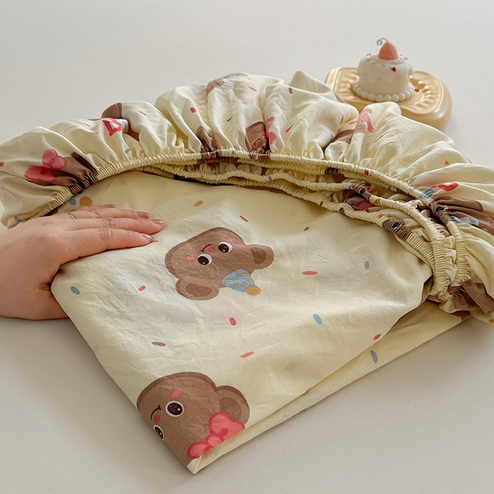 91家纺网 家纺一手货源 找家纺 十一家居 2025新款ins韩系卡通印花亲肤水洗棉床笠 奶芙小熊