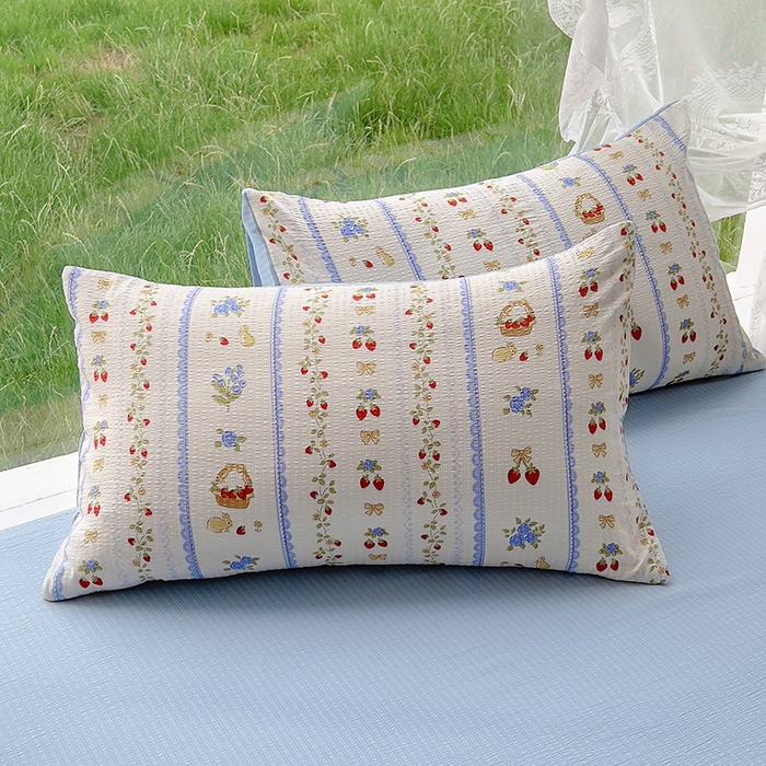 91家纺网 家纺一手货源 找家纺 王朝国际 2025新款直播热款有氧提花有氧双层纱碎花单被套 蕾丝草莓