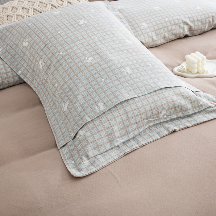 91家纺网 家纺一手货源 找家纺 鲁爱家纺供货 2025新款全棉双层纱绣花四件套 初语-月色咖