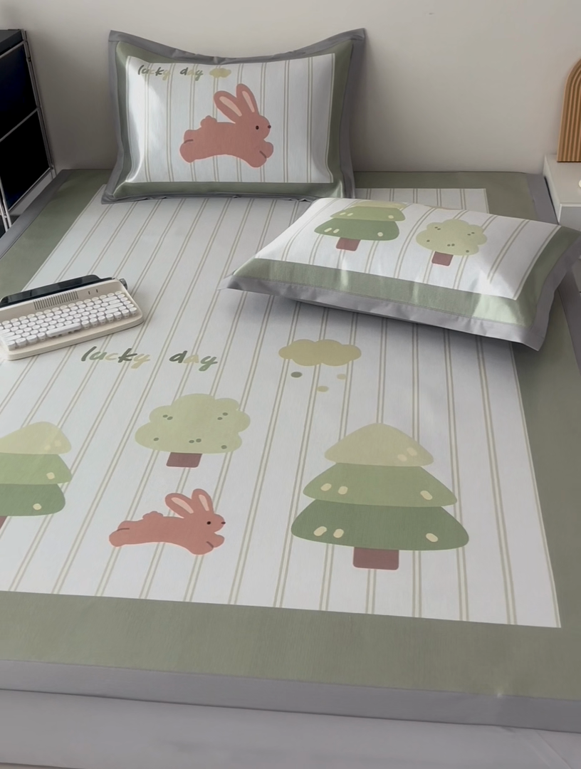 91家纺网 家纺一手货源 找家纺 倾慕家纺 800D数码大版冰丝凉席 森林兔兔