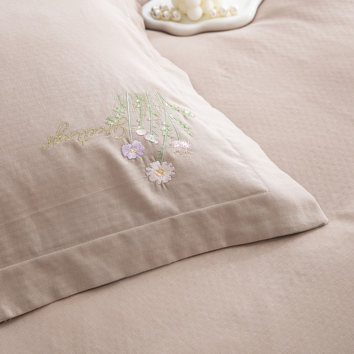 91家纺网 家纺一手货源 找家纺 鲁爱家纺供货 2025新款全棉双层纱绣花四件套 初语-月色咖