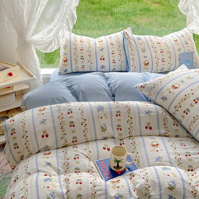 91家纺网 家纺一手货源 找家纺 王朝国际 2025新款直播热款有氧提花有氧双层纱碎花单被套 蕾丝草莓