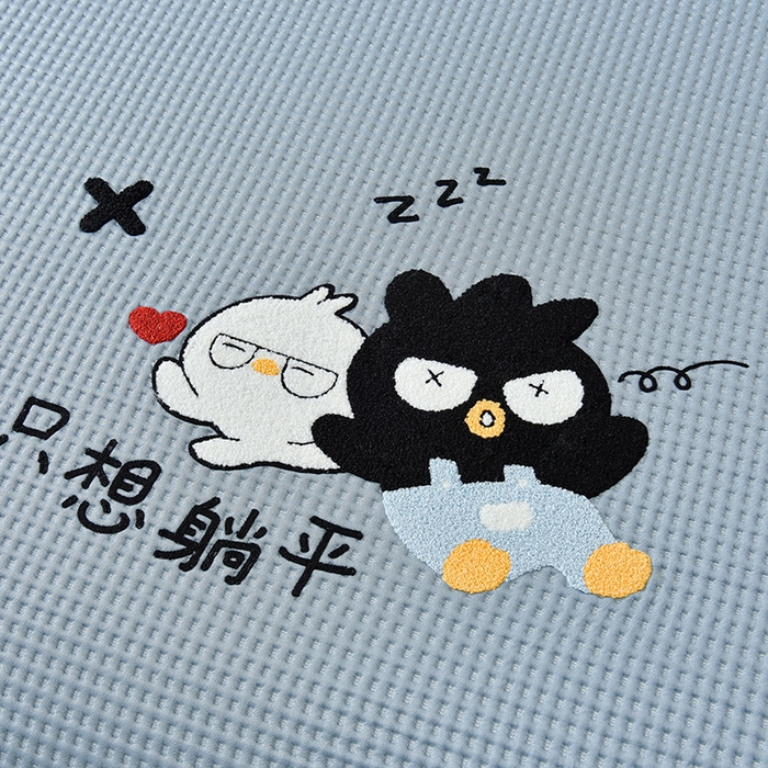 91家纺网 家纺一手货源 找家纺 炫拼  2025新款A类凉豆豆华夫格卡通绣花床笠款三件套 躺平企鹅