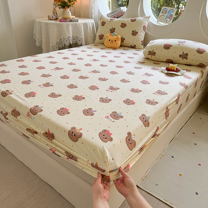 91家纺网 家纺一手货源 找家纺 十一家居 2025新款ins韩系卡通印花亲肤水洗棉床笠 奶芙小熊