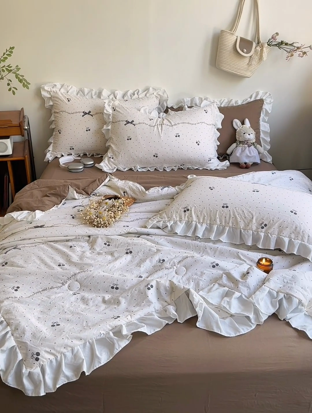 91家纺网 家纺一手货源 找家纺 （总）亿品家纺 2025新款直播韩版赫本风法式花边款夏被四件套（提供买家秀）