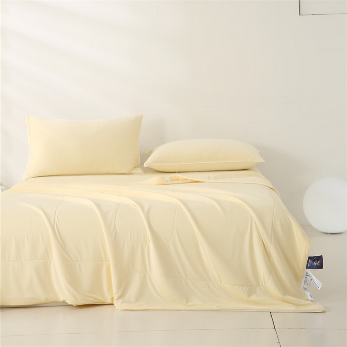 91家纺网 家纺一手货源 找家纺 小禹仔 2025新款母婴级水洗硅胶夏被夏凉被子被芯 浅黄