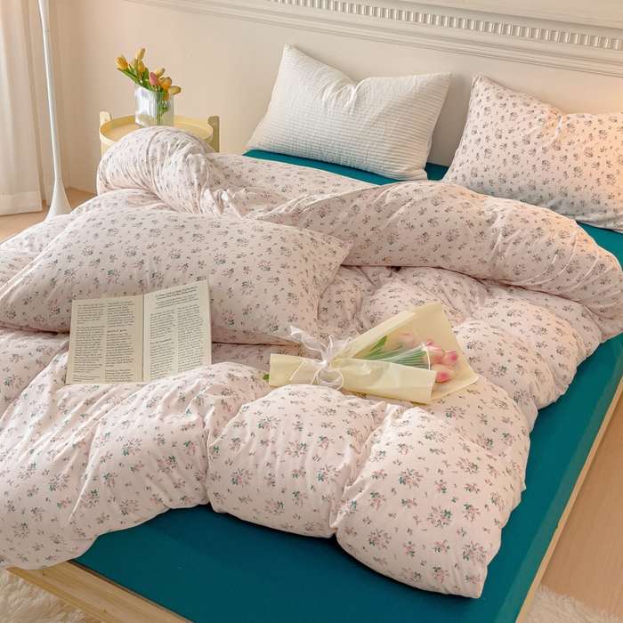 91家纺网 家纺一手货源 找家纺 伊嫚家居 新款日式新品全棉针织棉A类活性印花四件套天竺棉小碎花复古亲肤被罩床笠款套件 海棠粉香妃