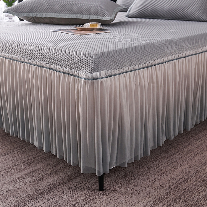 91家纺网 家纺一手货源 找家纺 尚品凤凰2025新款凉感床裙渐变色豆豆席床裙凉席直角席 凉席席子 爱心床裙  灰色