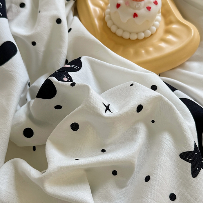 91家纺网 家纺一手货源 找家纺 十一家居 2025新款ins韩系卡通印花亲肤水洗棉床笠 波点小猫