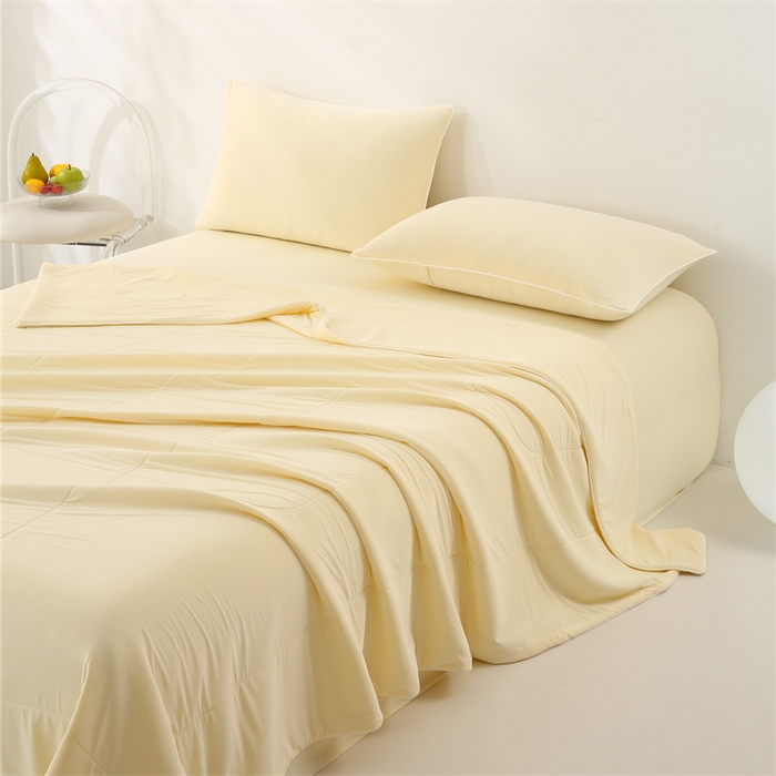 91家纺网 家纺一手货源 找家纺 小禹仔 2025新款母婴级水洗硅胶夏被夏凉被子被芯 浅黄