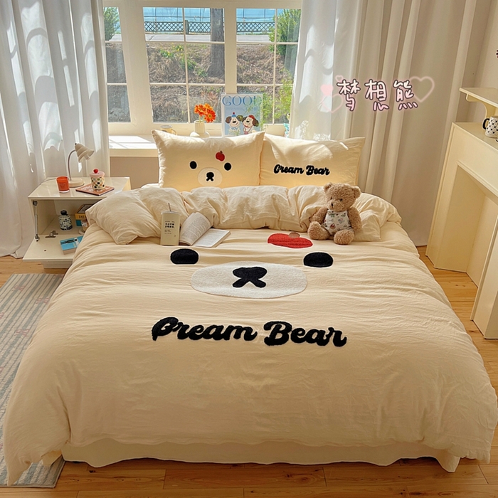 91家纺网 家纺一手货源 找家纺 顾里家纺 2025新款甜系表情包云朵棉毛巾绣四件套 梦想熊