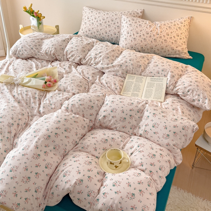 91家纺网 家纺一手货源 找家纺 伊嫚家居 新款日式新品全棉针织棉A类活性印花四件套天竺棉小碎花复古亲肤被罩床笠款套件 海棠粉香妃