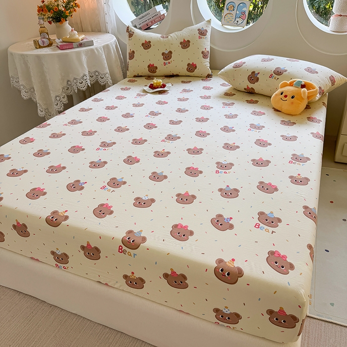 91家纺网 家纺一手货源 找家纺 十一家居 2025新款ins韩系卡通印花亲肤水洗棉床笠 奶芙小熊