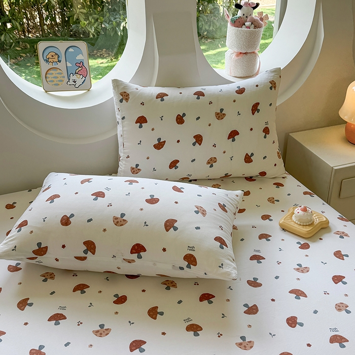 91家纺网 家纺一手货源 找家纺 十一家居 2025新款ins韩系卡通印花亲肤水洗棉床笠 焦糖蘑菇