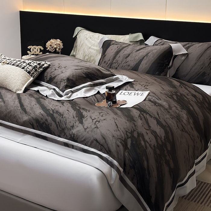 91家纺网 家纺一手货源 找家纺 A类母婴级天丝棉夹棉床盖床笠四件套全棉纯棉纯色长绒棉真丝保护罩高级感印花床上用品 布里奇-灰