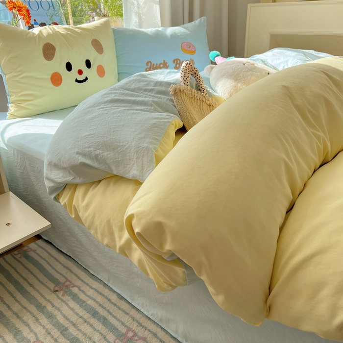 91家纺网 家纺一手货源 找家纺 顾里家纺 2025新款甜系表情包云朵棉毛巾绣四件套 幸运熊