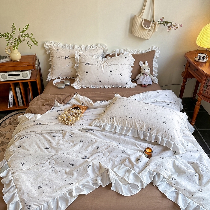 91家纺网 家纺一手货源 找家纺 （总）亿品家纺 2025新款直播韩版赫本风法式花边款夏被四件套（提供买家秀）