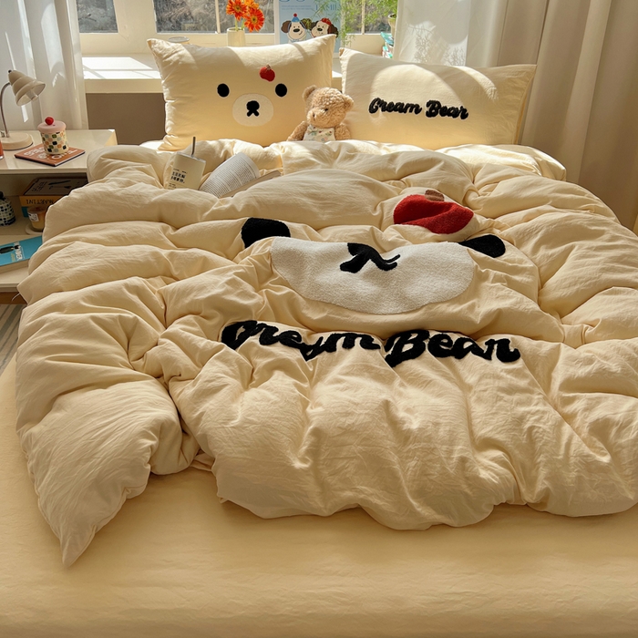 91家纺网 家纺一手货源 找家纺 顾里家纺 2025新款甜系表情包云朵棉毛巾绣四件套 梦想熊