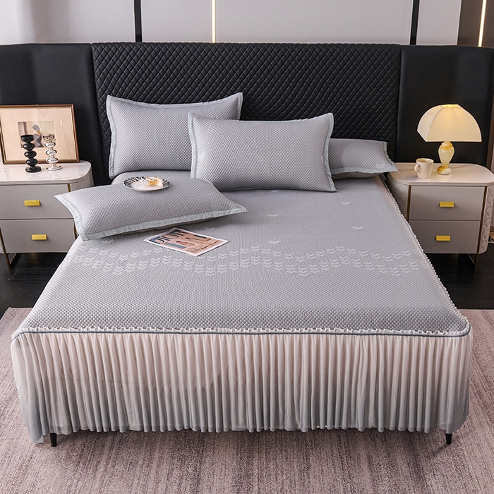 91家纺网 家纺一手货源 找家纺 尚品凤凰2025新款凉感床裙渐变色豆豆席床裙凉席直角席 凉席席子 爱心床裙  灰色