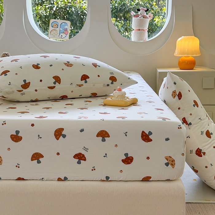 91家纺网 家纺一手货源 找家纺 十一家居 2025新款ins韩系卡通印花亲肤水洗棉床笠 焦糖蘑菇