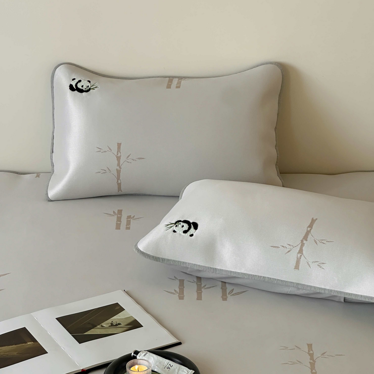 91家纺网 家纺一手货源 找家纺 2025新款抗菌防螨熊猫系列毛巾绣提花冰丝养生席-终版 熊猫高升床席