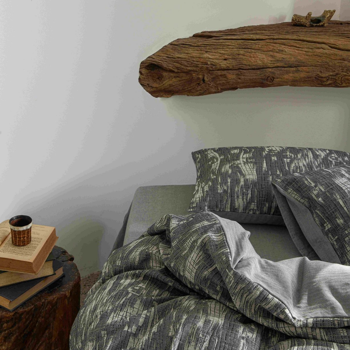 91家纺网 家纺一手货源 找家纺 云上 2025全棉色织大提花床品·侘寂潮汐   潮汐-黑灰