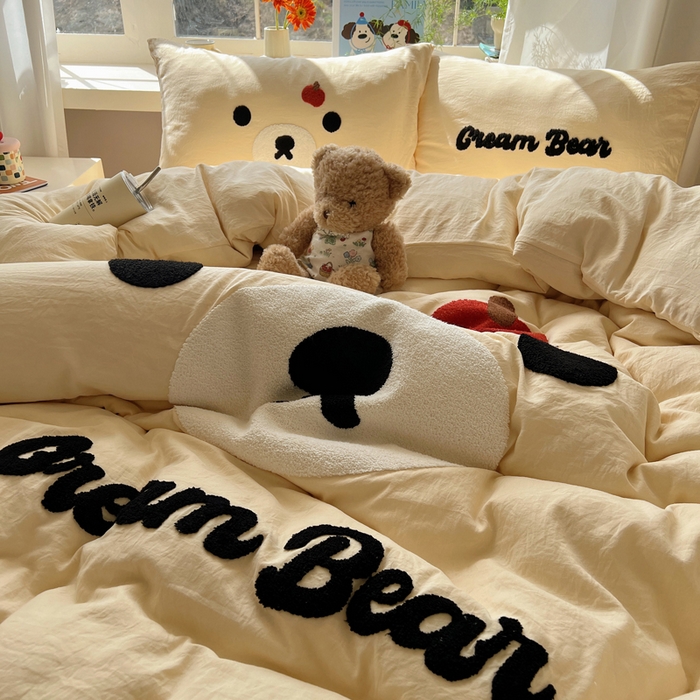 91家纺网 家纺一手货源 找家纺 顾里家纺 2025新款甜系表情包云朵棉毛巾绣四件套 梦想熊