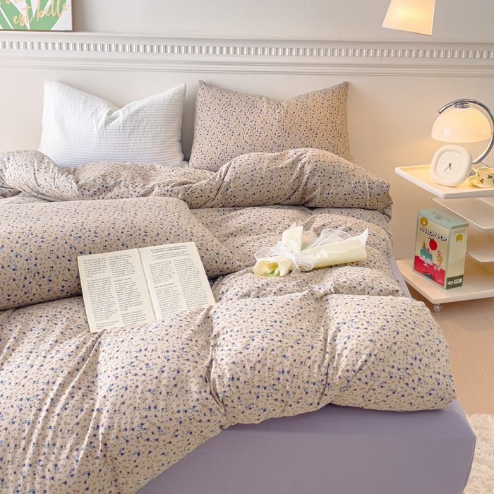 91家纺网 家纺一手货源 找家纺 伊嫚家居 新款日式新品全棉针织棉A类活性印花四件套天竺棉小碎花复古亲肤被罩床笠款套件 紫黛花语