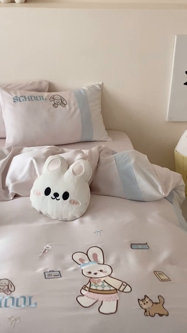 91家纺网 家纺一手货源 找家纺 （总）星野 2025新款超柔天丝棉精致刺绣贴布绣四件套-学院兔