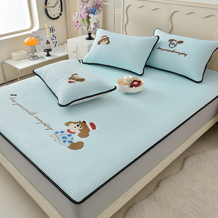 91家纺网 家纺一手货源 找家纺 炫拼  2025新款A类凉豆豆华夫格卡通绣花床笠款三件套 最奶的狗