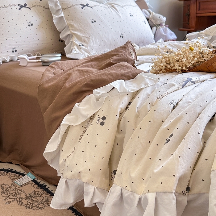 91家纺网 家纺一手货源 找家纺 （总）亿品家纺 2025新款直播韩版赫本风法式花边款夏被四件套（提供买家秀）