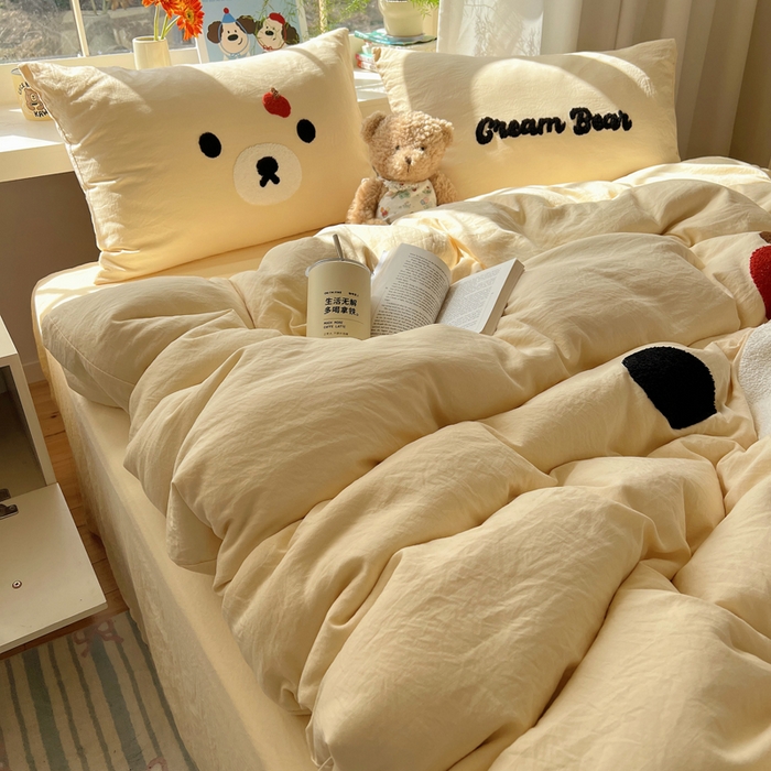 91家纺网 家纺一手货源 找家纺 顾里家纺 2025新款甜系表情包云朵棉毛巾绣四件套 梦想熊