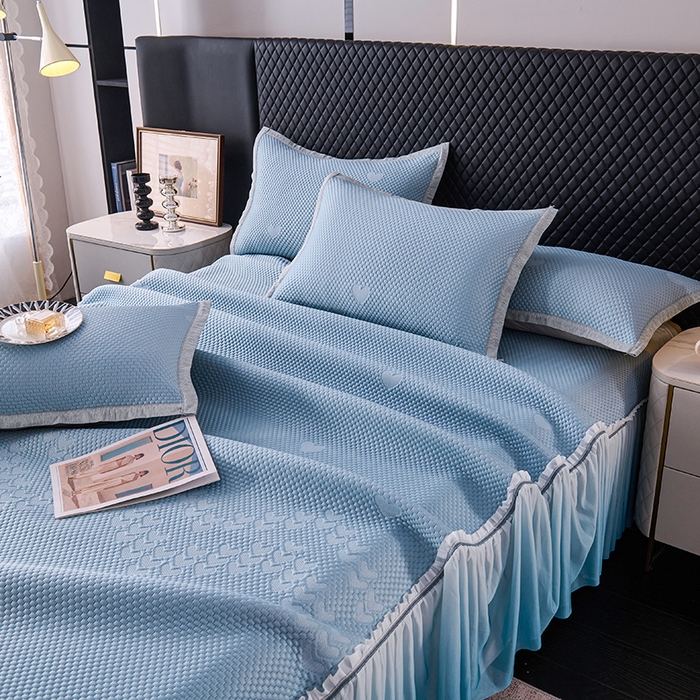 91家纺网 家纺一手货源 找家纺 尚品凤凰2025新款凉感床裙渐变色豆豆席床裙凉席直角席 凉席席子 爱心床裙  蓝色