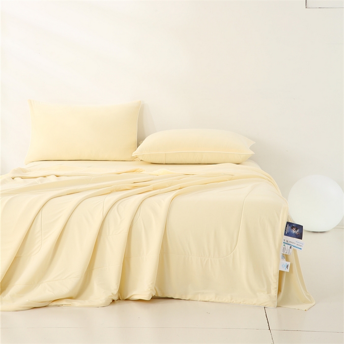 91家纺网 家纺一手货源 找家纺 小禹仔 2025新款母婴级水洗硅胶夏被夏凉被子被芯 浅黄