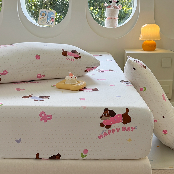 91家纺网 家纺一手货源 找家纺 十一家居 2025新款ins韩系卡通印花亲肤水洗棉床笠 欢乐伙伴