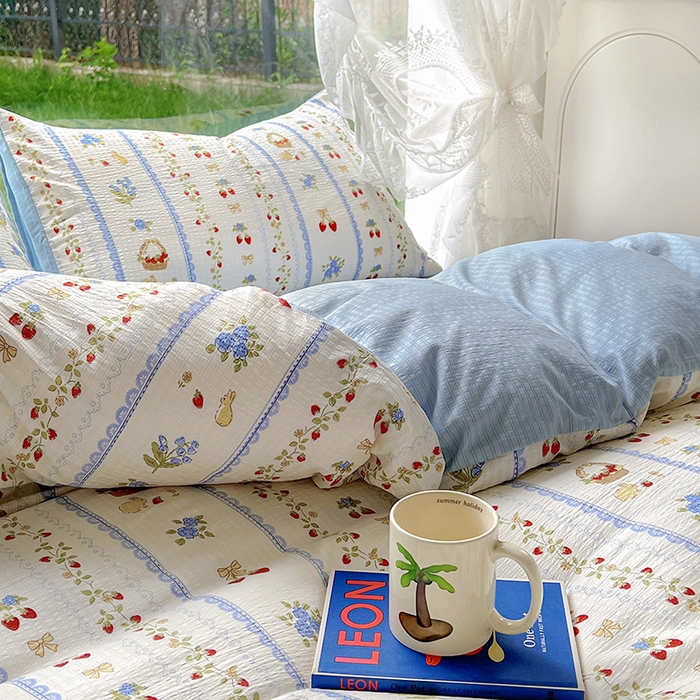 91家纺网 家纺一手货源 找家纺 王朝国际 2025新款直播热款有氧提花有氧双层纱碎花单被套 蕾丝草莓